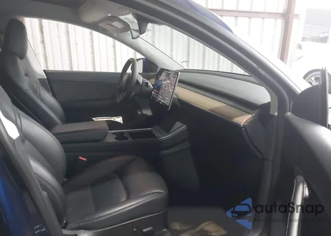 2022 Tesla Model Y Long Range Dual Motor All-Wheel Drive z USA, uszkodzony, nr VIN 7SAYGDEE9NF344982